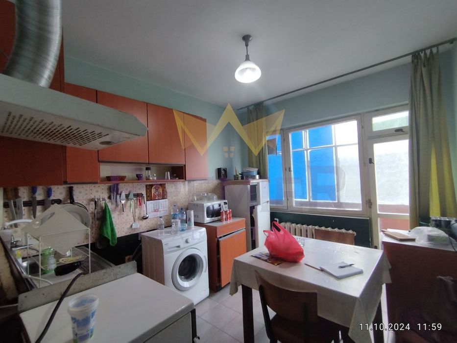 Продава се Четиристаен апартамент в Добрич, Център - 90 кв.м за 945 €/кв.м - Снимка #2