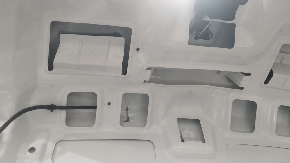 Продам багажник кобальта с дефектом