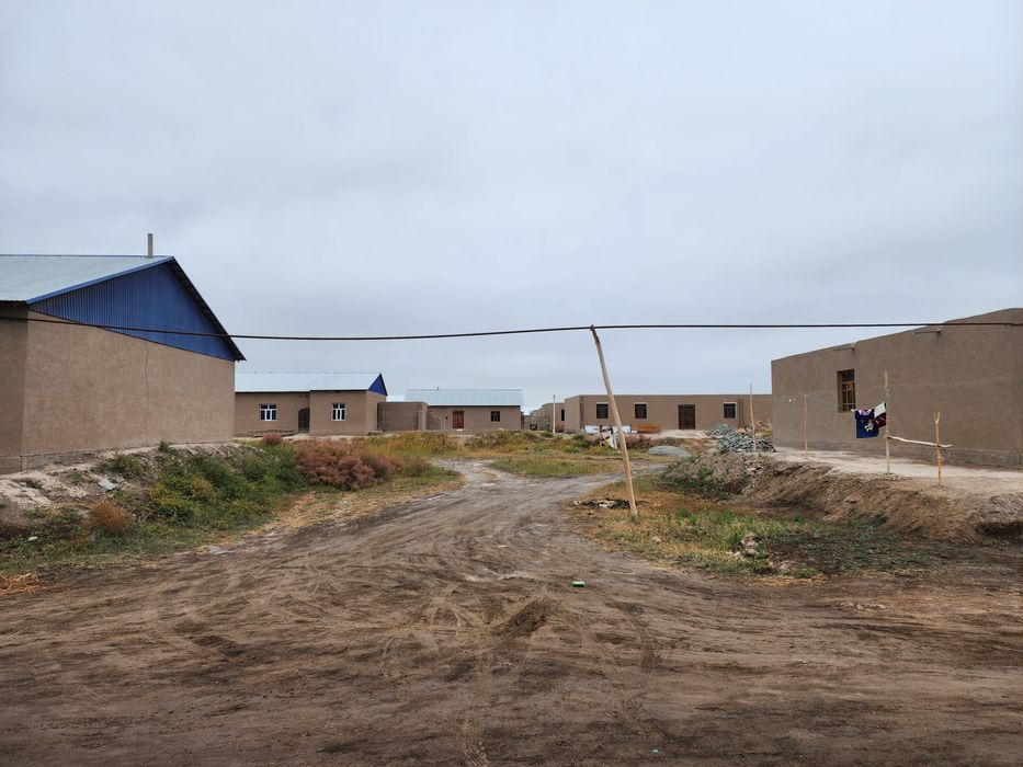 Жой урни сотилади Турткуль 6 сотик ориентр шиша завод