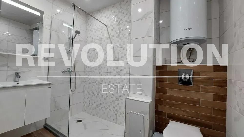 Дава се под наем Тристаен апартамент в Варна, Център - 100 кв.м за 847.62 € - Снимка #6