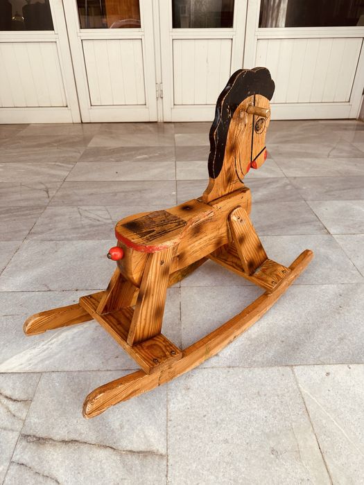 Дървено люлеещо конче – ръчна изработка, донесено от Швеция
