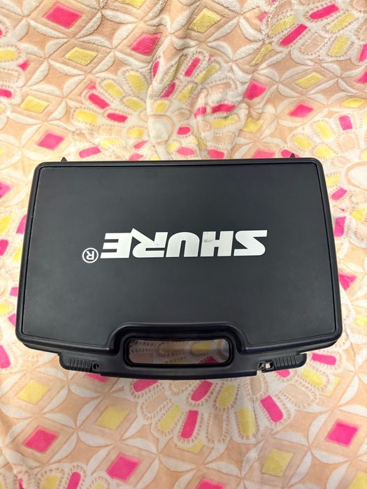 Vând microfon shur în stare bună