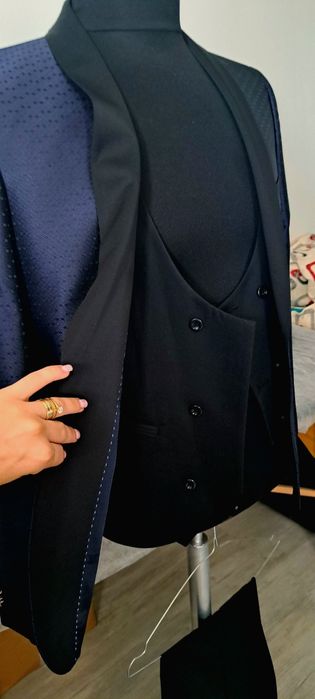 Costum elegant barbati