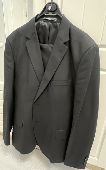 Продам Костюм . Черный