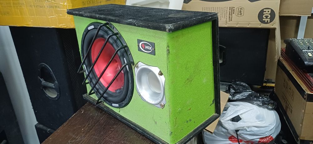 Продам автомобильный сабвуфер