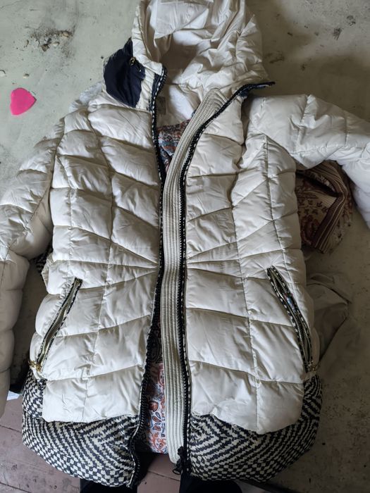 Продам куртку женскую