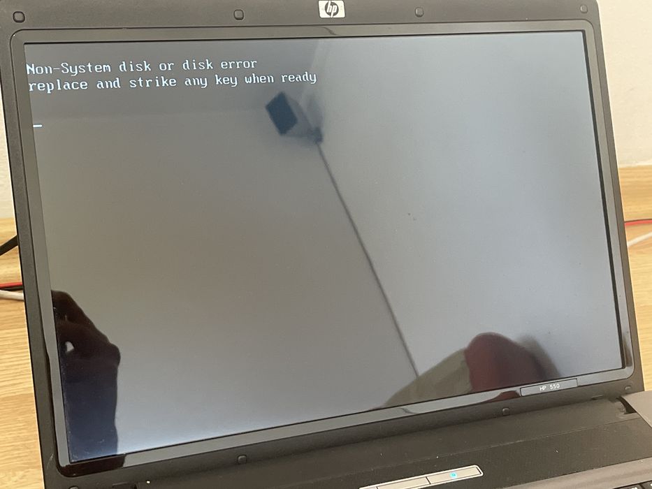Laptop HP 550 ( incomplet piese de schimb )