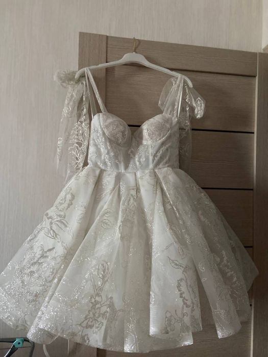 белое платье для мероприятий