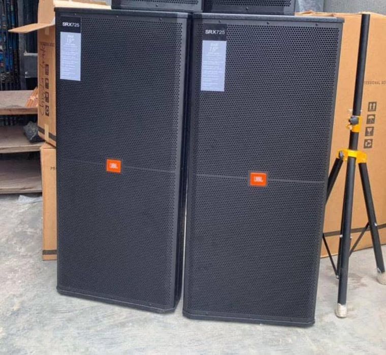 Акустическая система JBL SRX 725