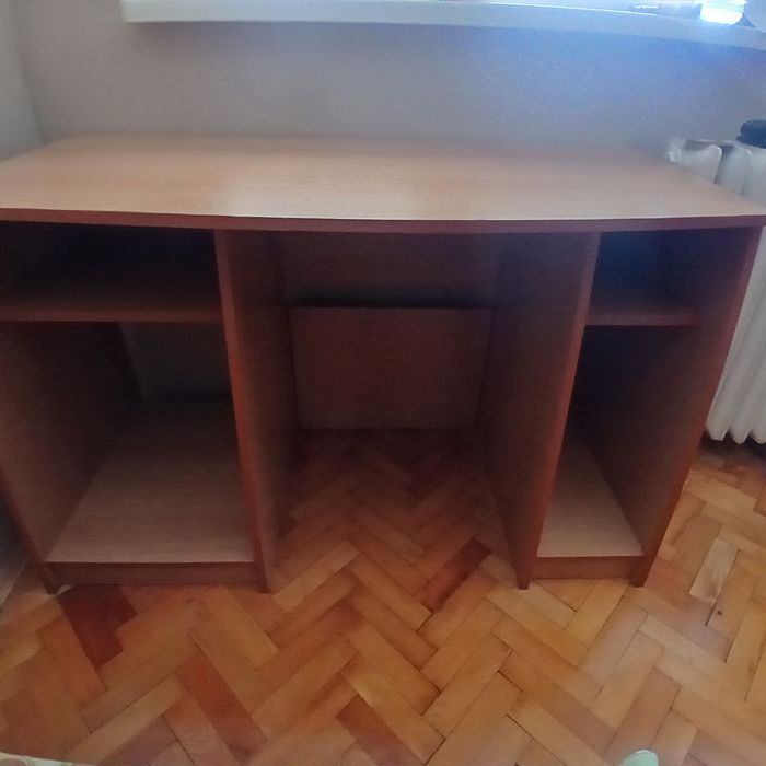 Офис или ученическо бюро