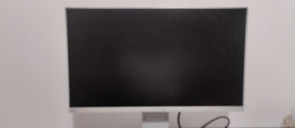 Монитор за работа, забавление и гейминг.