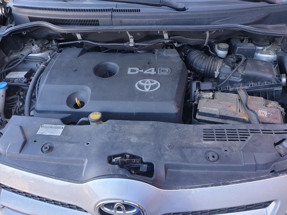 Тойота Корола Версо 2.2 d4d