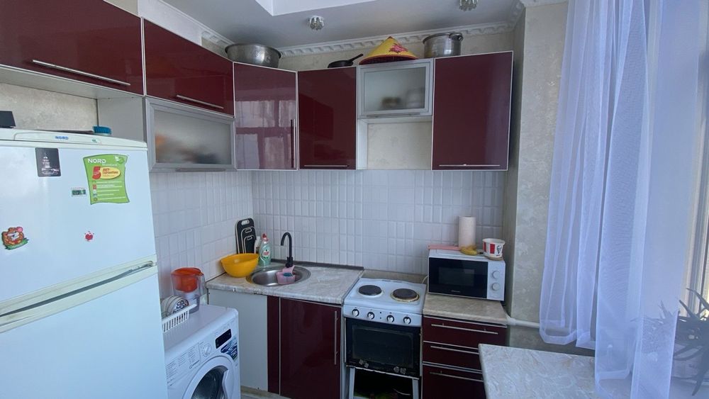 Кухонный гарнитур б/у .