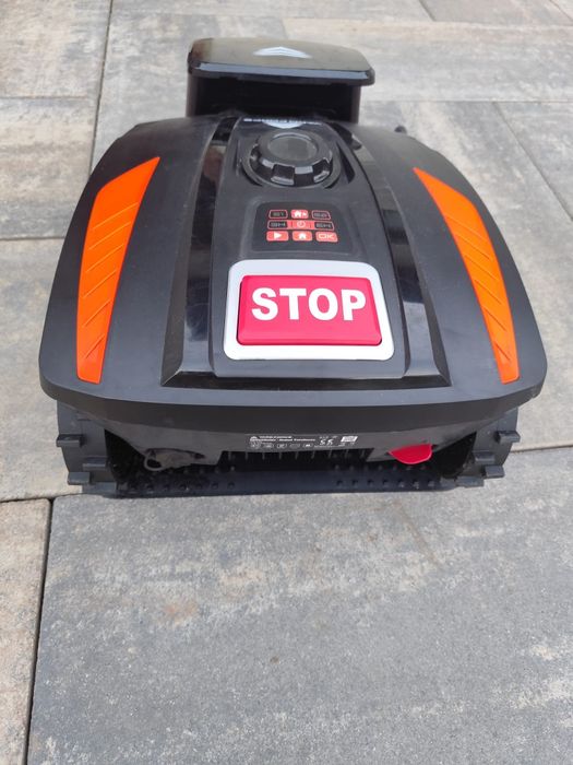 Robot tuns gazonul Yard Force MB 400, aproape nou