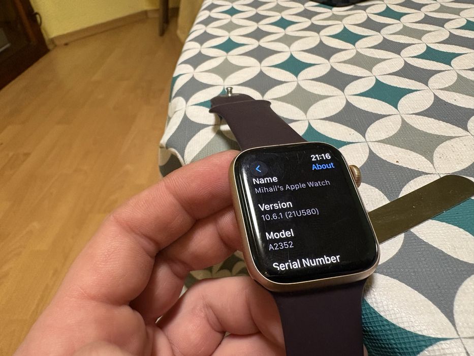 Apple Watch SE 44mm Gold GPS