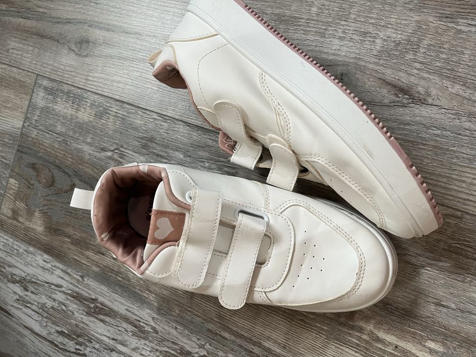 Спортни обувки