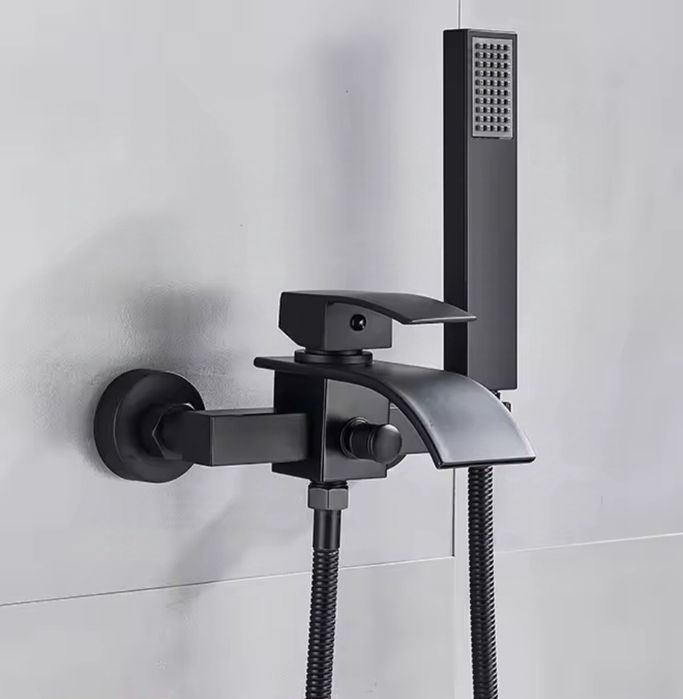 Черни душ системи и смесители