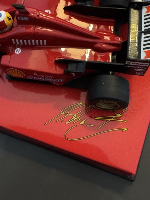 Macheta Ferrari F310/2 Michael Schumacher 1996 Minichamps 1:43 - cu semnătura