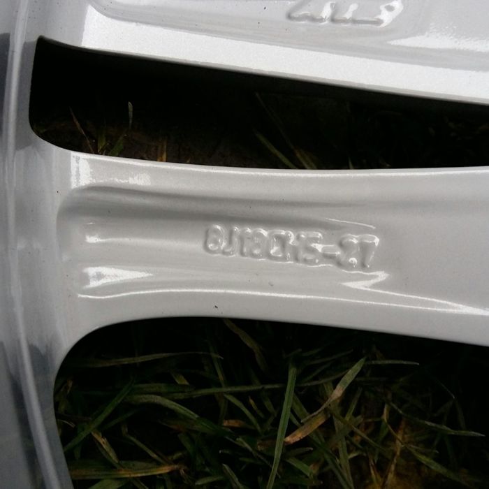 O bucată jantă R18 originală Peugeot seria 8Jx18 CH2 ET27 - 5x108