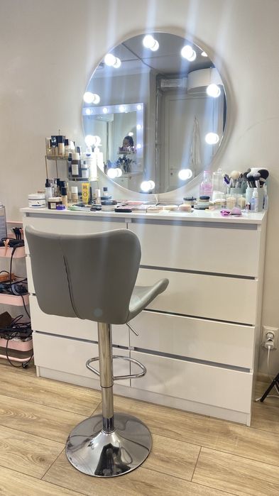 Визажный столик и стул