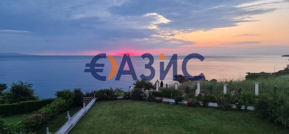 Продава се Къща в Черноморец - 375 кв.м за 1211 €/кв.м - Снимка #4