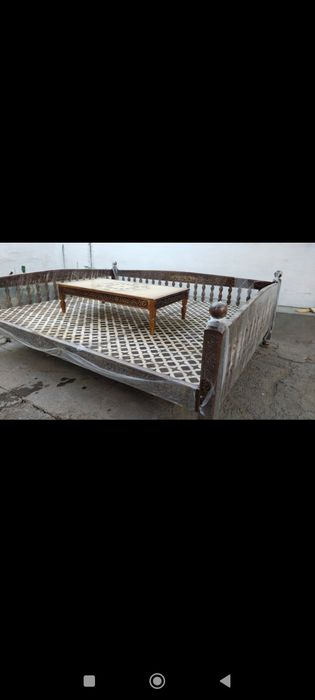 Сури тапчан карават