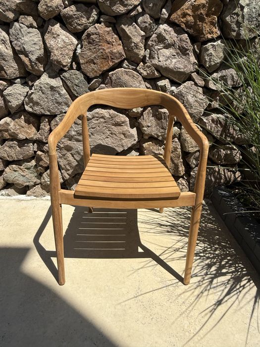 Стол от тиково дърво