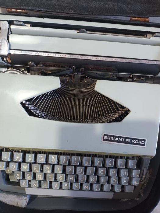 Masina de scris Brillant Rekord