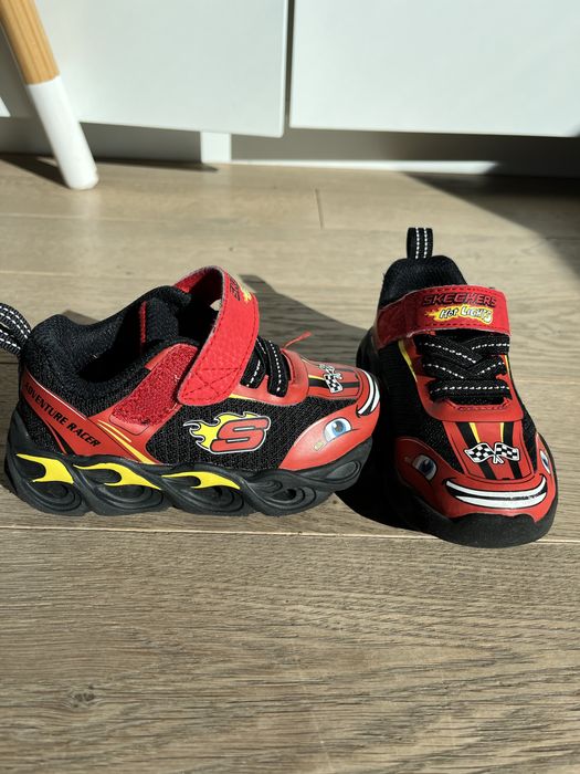 Vand Skechers , cu lumini marimea 23
