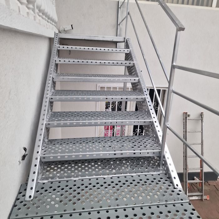 Scari metalice galvanizate