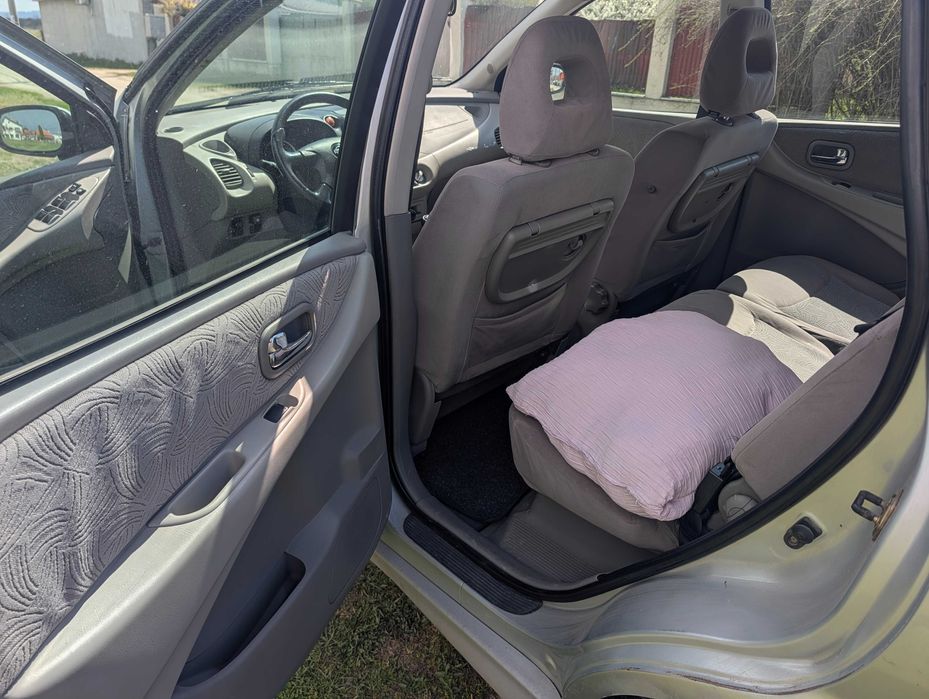Nissan Almera Tino