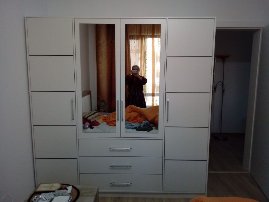 Vând dulap nou 4 usi
