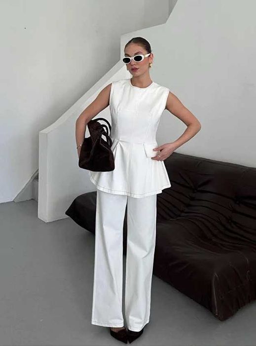 Дамски бял летен костюм