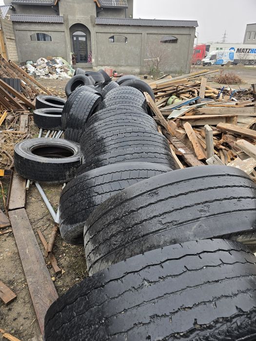 Шины для грузовых автомобилей  бу