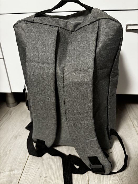 Rucsac cu port usb