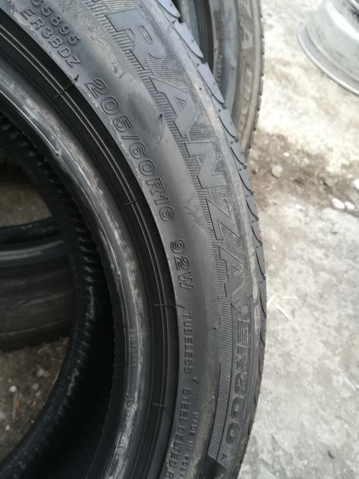 Почти нови 4бр. 205/60/16 Bridgestone RFT dot5217