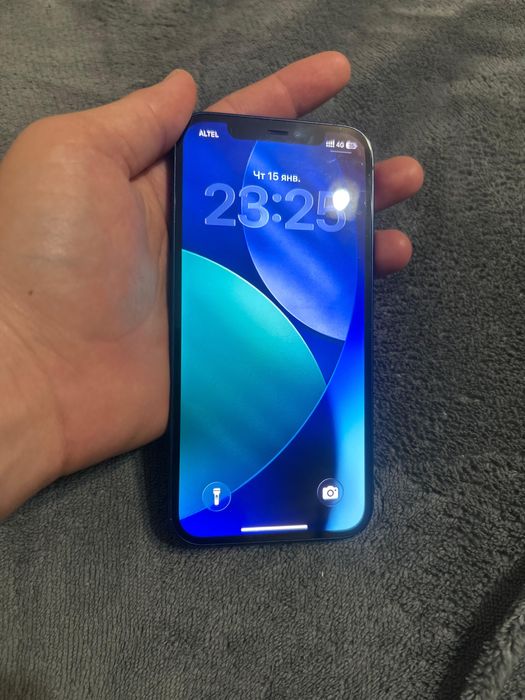 Продам Айфон 12