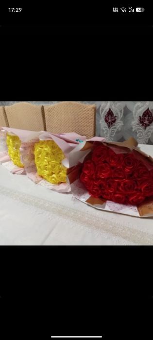 Розы из атласной ленты