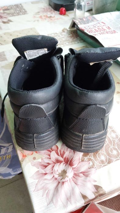 Продавам работни обувки