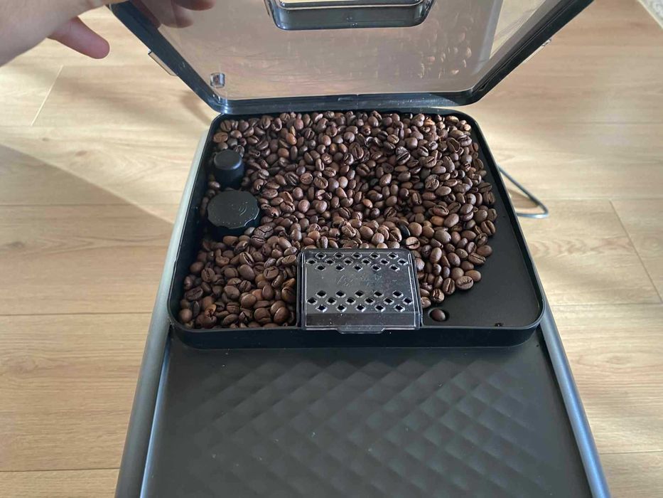 Кафеавтомат Philips 4300 с LatteGo пяна с каничка за мляко