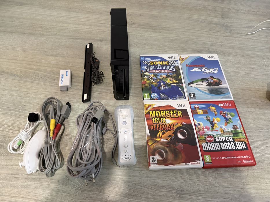 Nintendo Wii cu accesorii si 4 jocuri