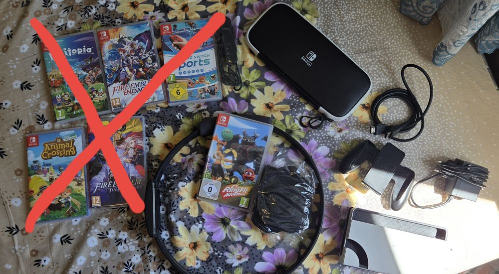 Vand Nintendo Switch OLED alb cu accesorii si joc RingFit Adventure