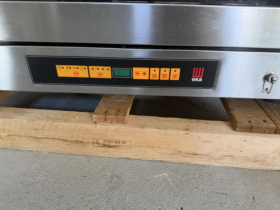 Cuptor electric gastro - convectomat EKA Italia – 4 tavi x GN 1/1, digital, cu umidificare -380V - 6.4 KW