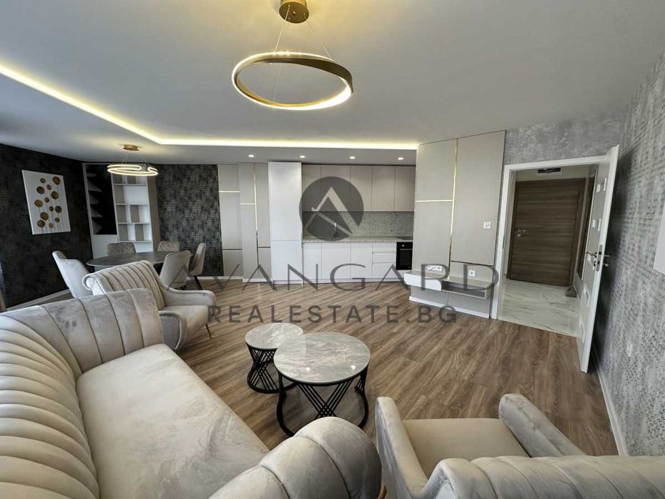 Продава се Тристаен апартамент в Пловдив, Център - 123 кв.м за 2114 €/кв.м - Снимка #1