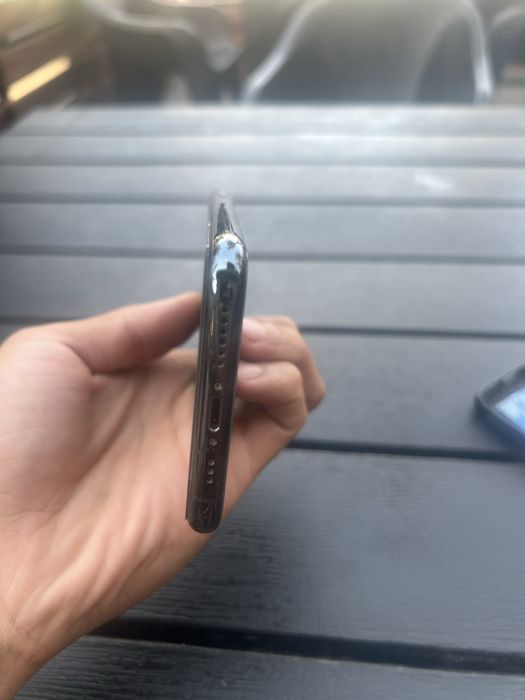 Продаю Айфон 11 про