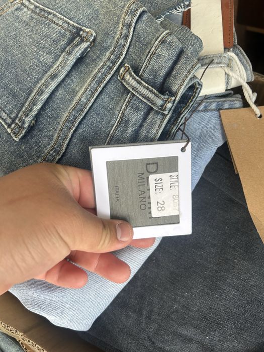 Продам женские джинсы
