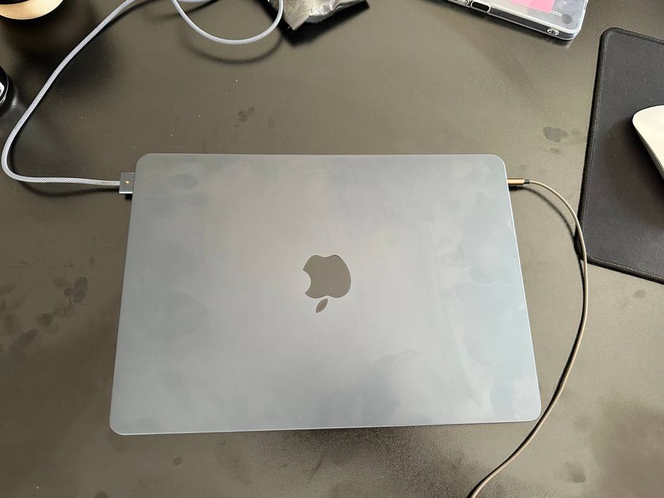 MacBook Air M2 8/256 |  44 sikl  |  99%