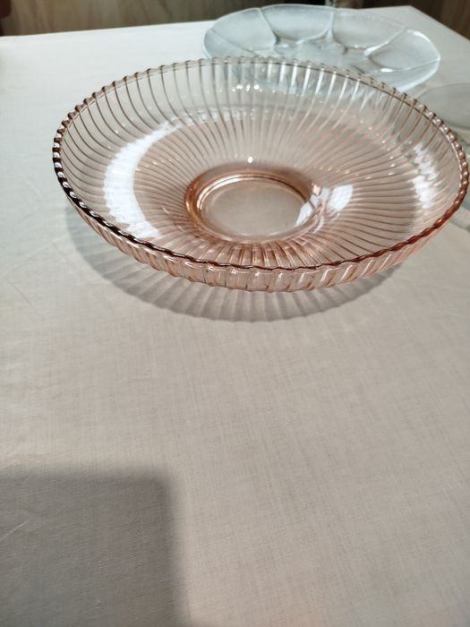 Фруктиера и чинии за торта