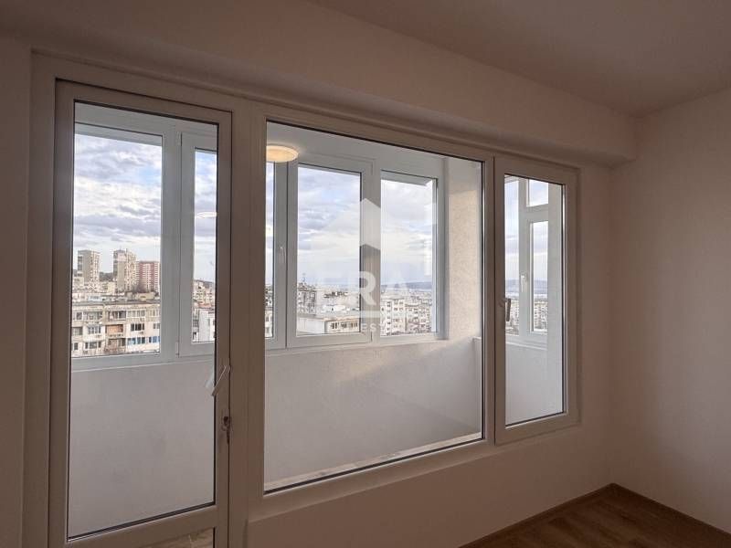 Тристаен (преустроен) апартамент за продажба след основен ремонт, райо