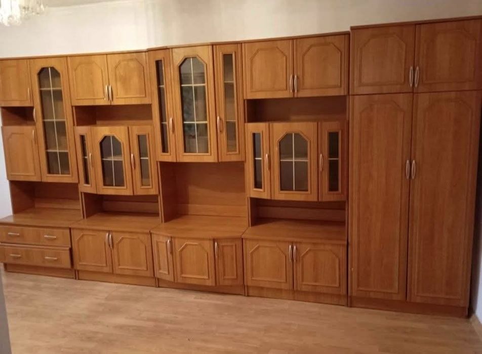 Vand set mobilier sufragerie din 5 corpuri